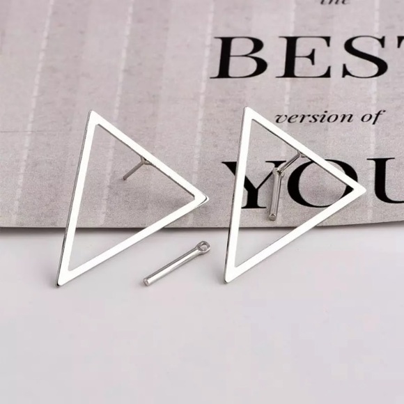 NEW!💙💎TRIANGLES! MODERN! MINIMALIST!💎💙SILVERY! - Picture 2 of 8